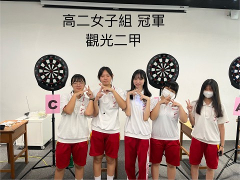 飛鏢女生高二第一名.jpg