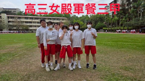 足球女生高三第四名.jpg